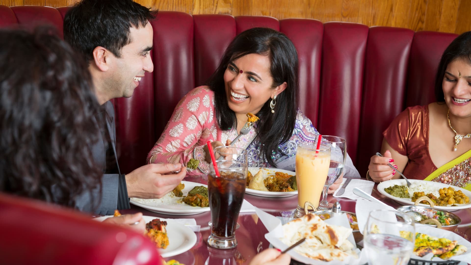 How to Launch a Thriving Indian Restaurant Business in Dubai