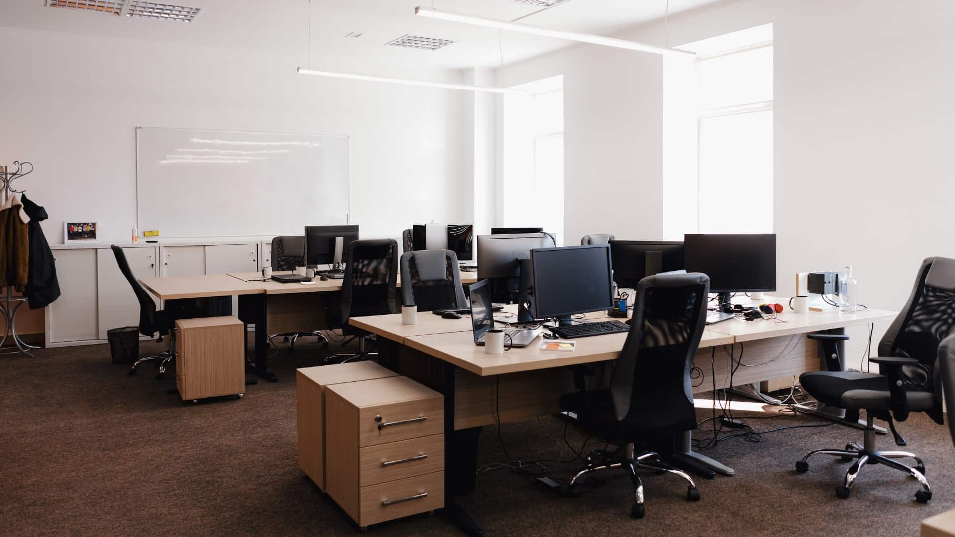 UAE Free Zone Lease Options: Virtual, Flexi-Desk, or Office